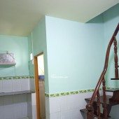 Nhà cho thuê góc hẻm có cửa hậu 2 tầng giá rẻ góc NVLinh & QL50