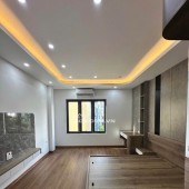 Bán nhà có 102 phố Phan Đình Giót, Nhà Đẹp chỉ việc sách vali vào ở 45m²  Giá 9,1 Tỷ