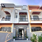 Nhà xây mới 2 tầng gần UBND xã Bến Lức , DT 100m2, nhận nhà ngay