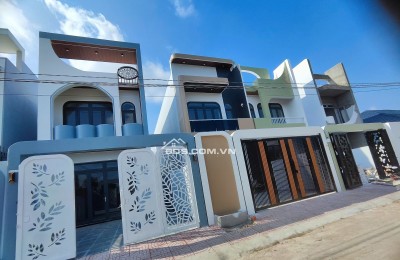 Bán gấp nhà 2 tầng 150m2 đường Hủ Tiếu Cần Giuộc giá rẻ nhà mới ở ngay