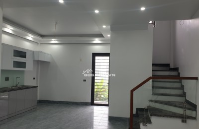 BÁN NHÀ ĐẸP 2.45 TỶ 3 TẦNG 50M2 ( TÂY BẮC ) NGÕ GIẢI PHÓNG