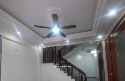 BÁN NHÀ 2.55 TỶ 3 TẦNG 50M2 Ô TÔ ĐỖ CỬA 24/24H KHU LỘC VƯỢNG