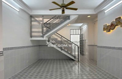 Bán nhà 1 trệt 2 lầu trống suốt mới 100%, hẻm 94// Phú Thọ Hoà Tân Phú