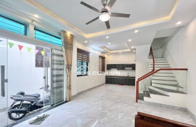 BÁN NHÀ GIÁ RẺ 2.15 TỶ 3 TẦNG 45M2 ( HƯỚNG NAM ) NGÕ GIẢI PHÓNG