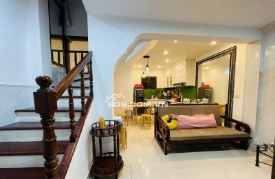 Phố Hàng Chuối Mặt Tiền 10M 3 Tầng 18 Tỷ Cách phố 5M Ngõ rộng Thoáng