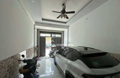 Chính chủ gửi bán nhà 4 tầng xe hơi ngủ trong nhà 64m2 Nguyễn Tư Giản ngay chợ 12 tỷ hơn.