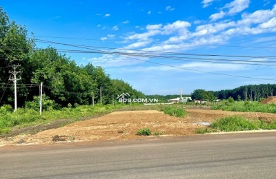 KẸT TIỀN SANG GẤP LẠI 3,6 CÔNG HƠN (3680m2) NGAY KCN, SÁT CHỢ DÂN CƯ ĐÔNG GIÁ 180TR