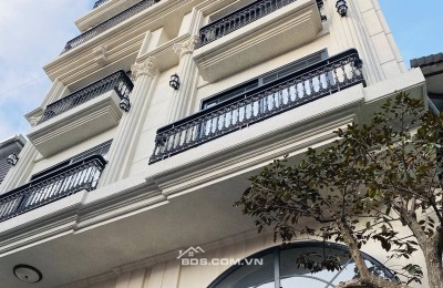 Nhà Đẹp Phố Trạm Ô TÔ Tránh 8 Tầng Thang Máy 21 Tỷ-Nội thất xịn - Đường Thông