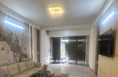 NHÀ CÒN MỚI VÔ Ở NGAY CHỦ TẶNG GẦN HẾT NỘI THẤT TRONG NHÀ - 5.5 TỶ