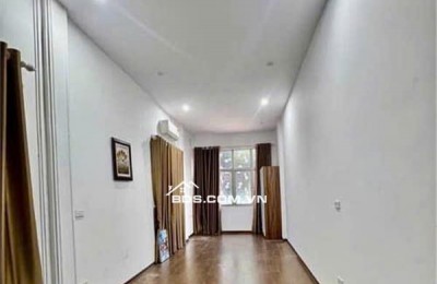 Cho thuê nhà tầng 2 Địa chỉ: Số 35, mặt ngõ Trung Tả, Phố Khâm Thiên, Phường Thổ Quan