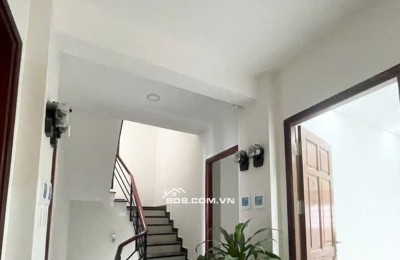 NGAY ĐẠI HỌC Y PHẠM NGỌC THẠCH 4 TẦNG XE TẢI NGỦ NHÀ