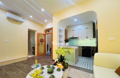 BÁN NHÀ TRUNG TÂM CÁT LINH – 50M² – SÂN CỔNG RIÊNG – NGÕ NÔNG – NỘI THẤT ĐẸP