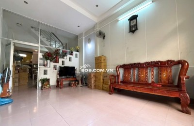 Bán nhà mặt tiền đường số 4,  Phước Bình, Q9, Thủ Đức, TP HCM. DT 98m2, 2 tầng. Giá 10.1 tỷ, SHR - 0933125879.