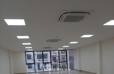 Bán tòa nhà văn phòng khu đấu giá 3ha phố Đức Diễn cách Hồ 50m