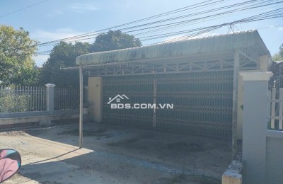 Cần bán gấp nhà xưởng TP. HCM (Phú giáo, Bình Dương), 700m2, thổ cư 200m2, mặt tiền DH 507 (32m)