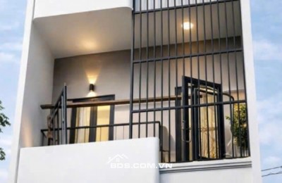 Nhà mới 3 tầng Long Hòa (Long An), thanh toán trước chỉ 900 triệu, dọn vào ở ngay