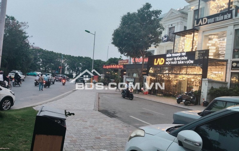 Chủ rất cần tiền bán căn biệt thự Vinhomes Riverside Phúc Đồng Long Biên