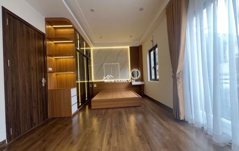 SIÊU PHẨM 6 TẦNG THANG MÁY – NGÕ 6M Ô TÔ TRÁNH – GARA 7 CHỖ – GẦN CẦU THANH TRÌ