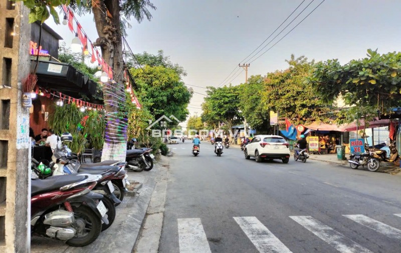 HÀNG ĐỘC - Bán lô đất đường 10.5 Nguyễn Chánh - DT 245m2