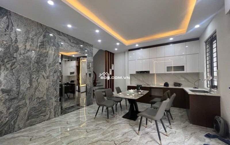 Nhà mới 6 tầng, thang máy, full nội thất cao cấp vào ở ngay