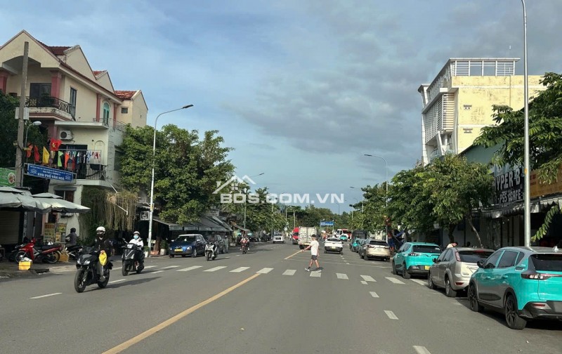 Chính chủ bán nhanh MTKD 30m Nguyễn Văn Lượng DTS 115m2 ngang 4.2m ngay CV Gò Vấp 11 tỷ.