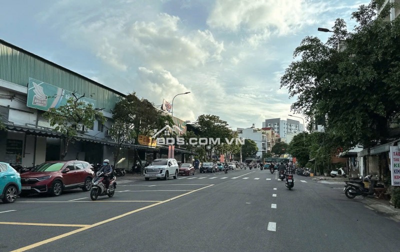 Chính chủ bán nhanh MTKD 30m Nguyễn Văn Lượng DTS 115m2 ngang 4.2m ngay CV Gò Vấp 11 tỷ.