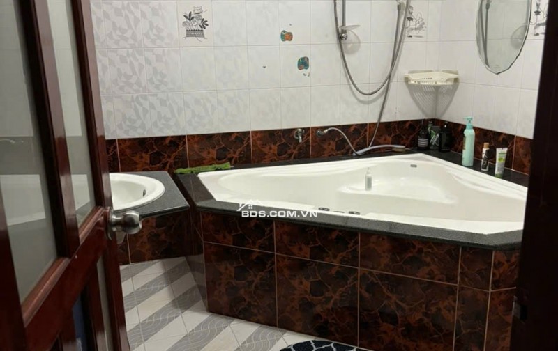 Bán nhà MT 122 Nguyễn Văn Cừ Q1 vị trí siêu đẹp tiện kinh doanh