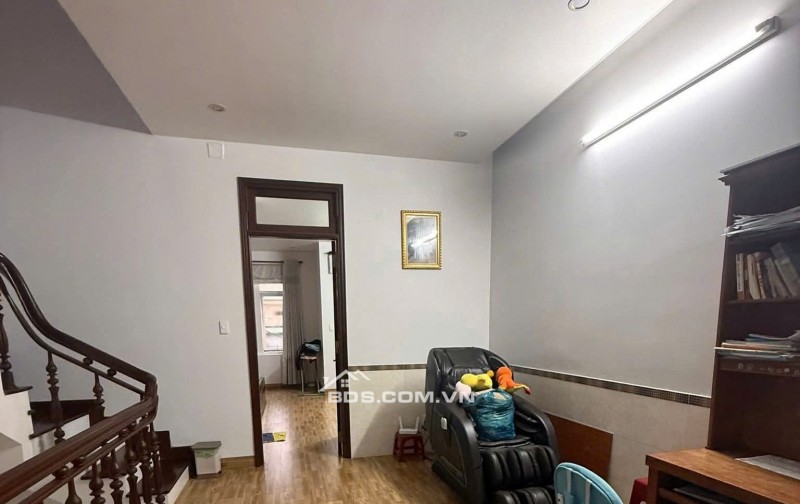 Siêu phẩm mHoà An 9 - nhà 3 tầng 3 mê đúc - full nội thất  chỉ sách vali vô ở