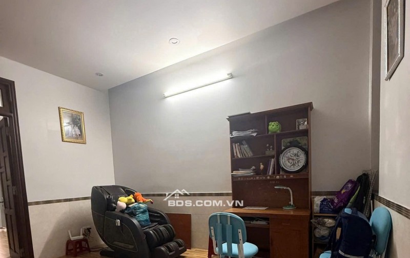 Siêu phẩm mHoà An 9 - nhà 3 tầng 3 mê đúc - full nội thất  chỉ sách vali vô ở