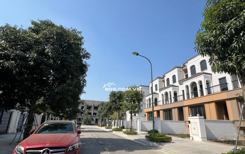 BIỆT THỰ CIPUTRA – TỌA ĐỘ VÀNG SÁT VÁCH LOTTE MALL TÂY HỒ – GIÁ ĐẦU TƯ