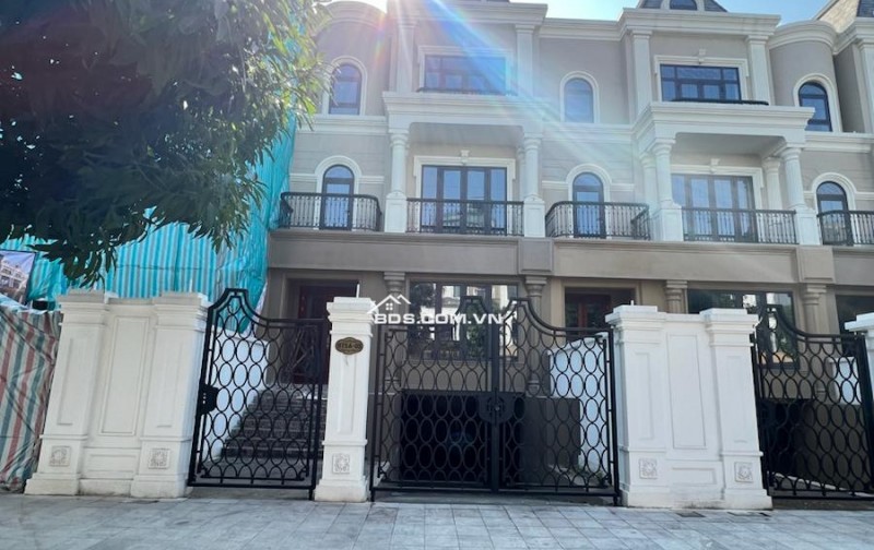 BIỆT THỰ CIPUTRA – TỌA ĐỘ VÀNG SÁT VÁCH LOTTE MALL TÂY HỒ – GIÁ ĐẦU TƯ