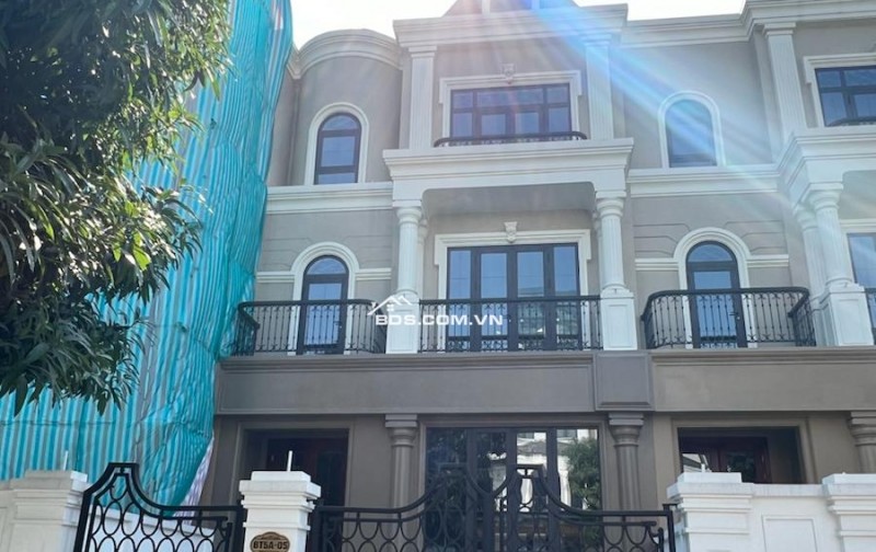 BIỆT THỰ CIPUTRA – TỌA ĐỘ VÀNG SÁT VÁCH LOTTE MALL TÂY HỒ – GIÁ ĐẦU TƯ