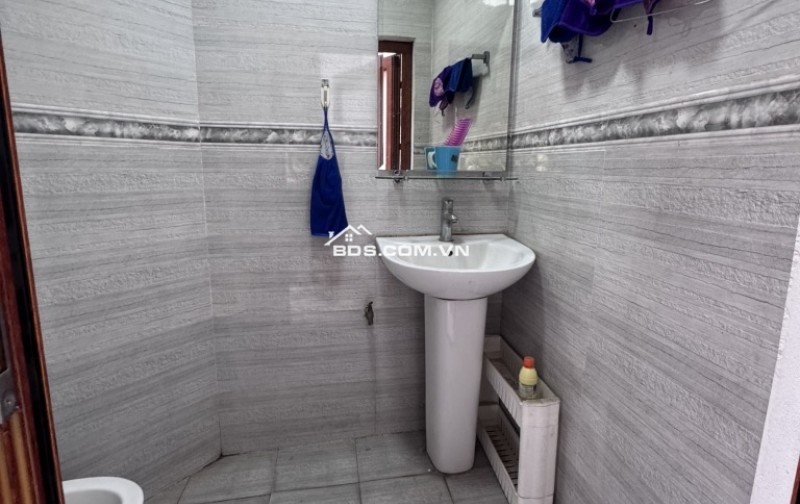 GẤP CẦN BÁN NHANH SIÊU PHẨM CỰC HIẾM Ô TÔ NGỦ TRONG NHÀ