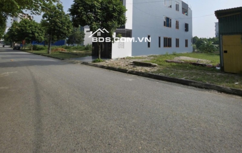 Tôi bán nhanh lô đất 100,1m2 full thổ tại Phú Cát, Hà Nội, sổ đỏ, đường oto tránh nhau, giá 3 tỷ