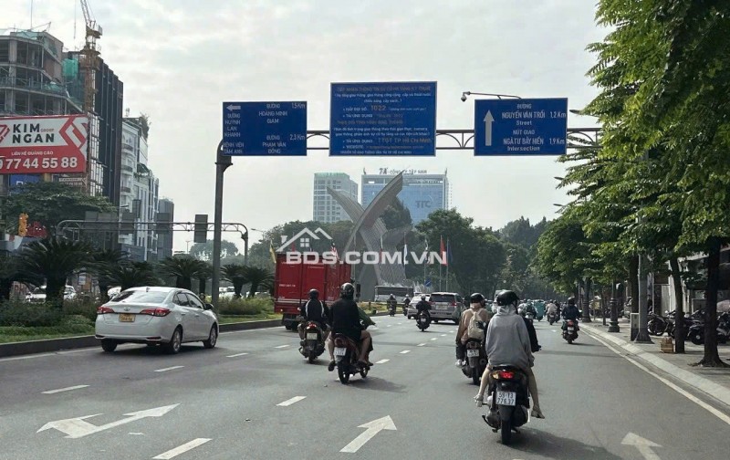 CC gửi bán nhà MT ngay CV Hoàng Văn Thụ ngang 11m 5 lầu 163m2 ra sân bay chỉ 3” 28 tỷ