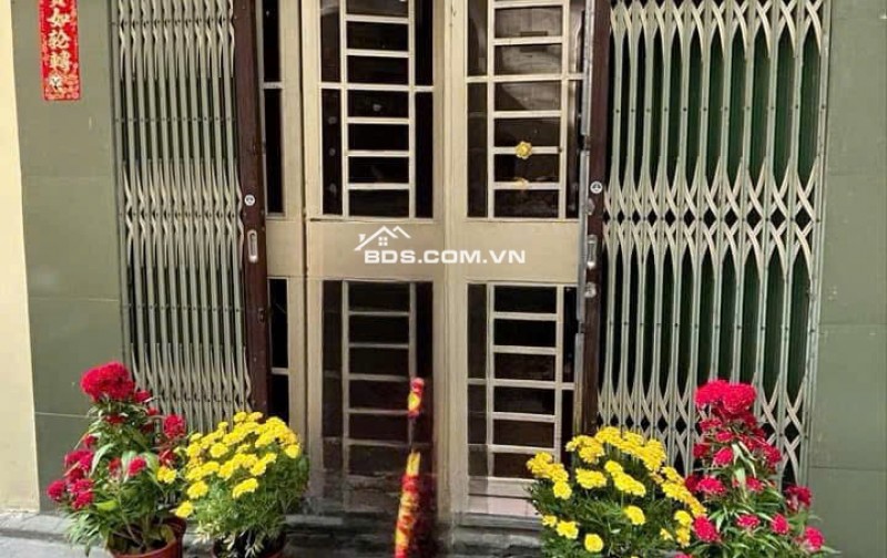 Cho thuê MB và 1 phòng trên lầu tại hẻm 77 Ngô Gia Tự P2 Q10