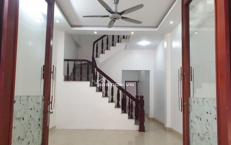 BÁN NHÀ 2.65 TỶ 3 TẦNG 97M2 ( ĐÔNG NAM ) Ô TÔ ĐỖ CỬA NGÕ GIẢI PHÓNG