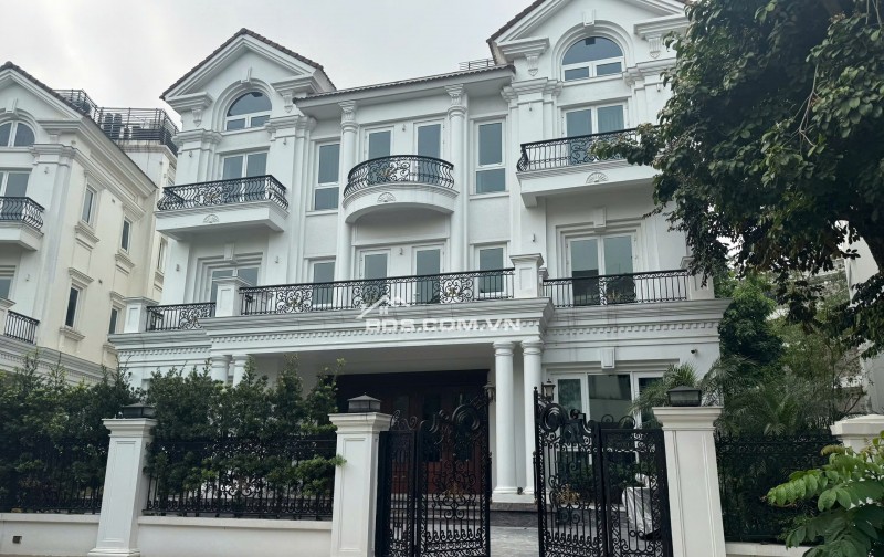 Cực hiếm 2 đơn lập hoa sữa đập thông 1 hầm xây 4 tẩng nổi DTXD hơn 900m sử dụng. Lh:0979144000