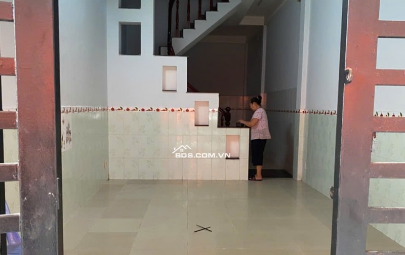 Cho thuê nhà nguyên căn hẻm xe hơi 4pn 3wc tại Hoàng Hoa Thám - Tân Bình