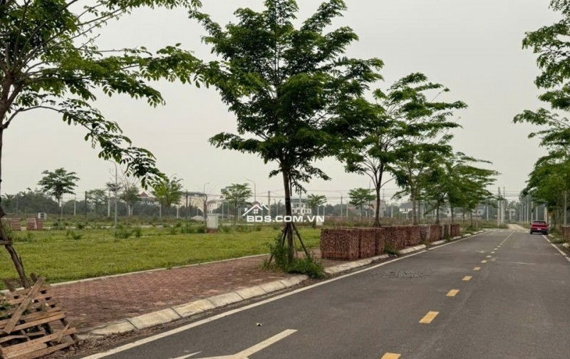 Thanh lý lô đất 100m2 gần Đại học Quốc Gia, khu vực trung tâm Hòa Lạc. Phù hợp xây trọ, đầu tư sinh lời, kết nối Metro 5 – Quốc Lộ 21. Liên hệ xem