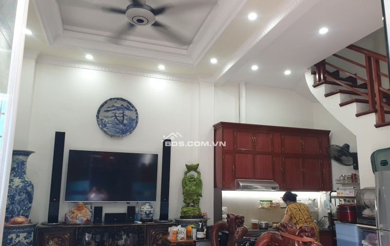 BÁN NHÀ ĐẸP 1.65 TỶ 3 TẦNG 37M2 ( ĐÔNG BẮC ) NGAY GẦN CẦU ĐÒ QUAN