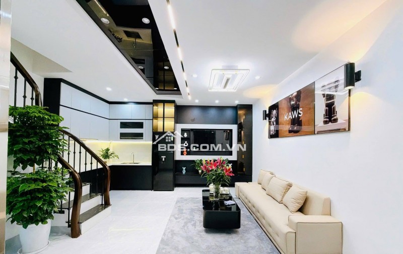 Bán Nhà Gần Phố Minh Khai, Hai Bà Trưng 31/35m, 4 tầng, mt 5.6m, giá 7.75 tỷ.