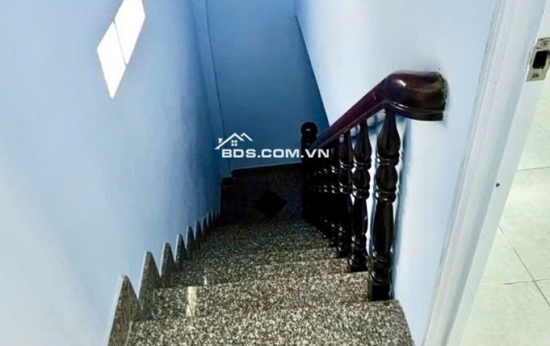 Nhà 3 tầng cạnh mặt tiền, gần Cầu Vượt Cộng Hòa, 3.8 tỷ