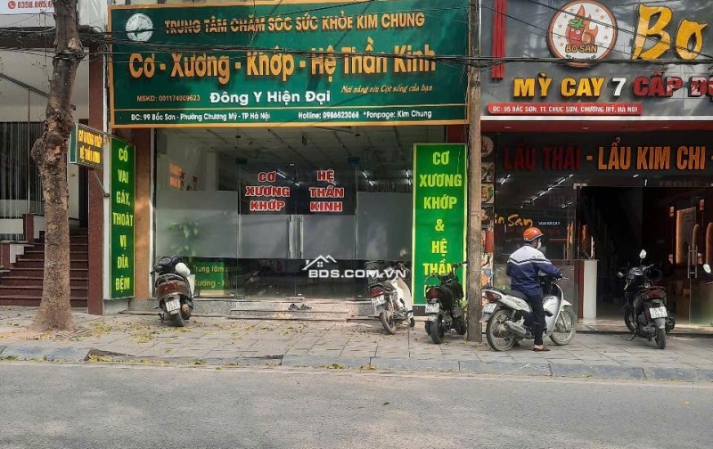 Bán nhà 3 tầng mặt phố Ngọc Hoà, Thị trấn Chúc Sơn, DT 147,3m2, giá 2x tỷ, đẹp