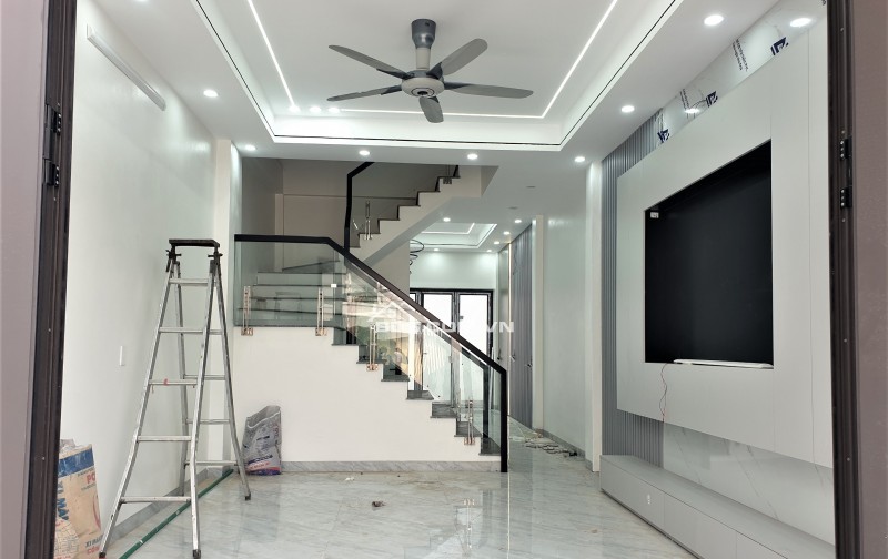 BÁN NHÀ SIÊU ĐẸP 3.3 TỶ 3 TẦNG 96M2 CÓ SÂN Ô TÔ NGÕ ĐƯỜNG THÁI BÌNH