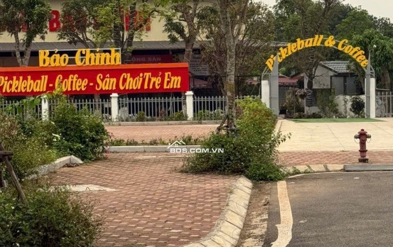 Bán gấp lô đất 100m2 gần Metro số 5, khu vực trung tâm Hòa Lạc. Phù hợp xây trọ, đầu tư sinh lời, kết nối Metro 5 – Quốc Lộ 21. Liên hệ xem đất ngay.