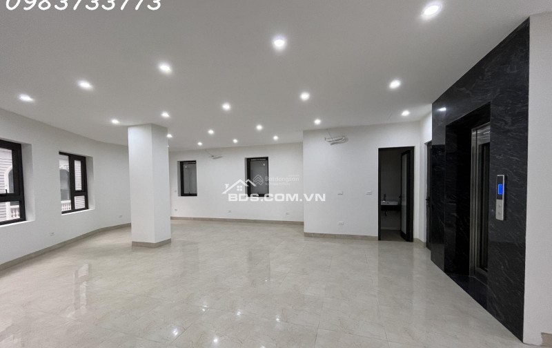 Chính chủ cần cho thuê sàn tầng 4 tòa nhà căn góc 2 mặt tiền tại phố Trần Thái Tông