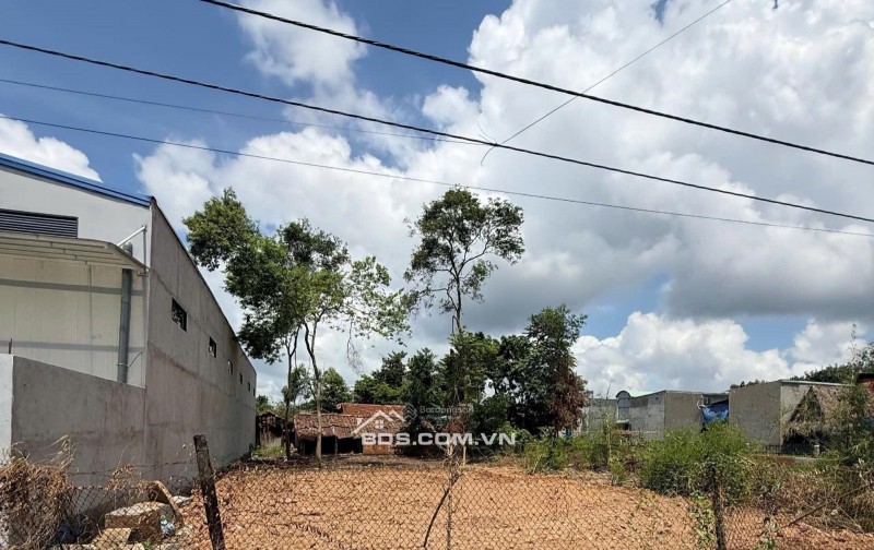 BÁN ĐẤT 2 MẶT TIỀN – VỊ TRÍ ĐẸP GẦN CHỢ HOÀNG GIA – TIỀM NĂNG ĐẦU TƯ CAO