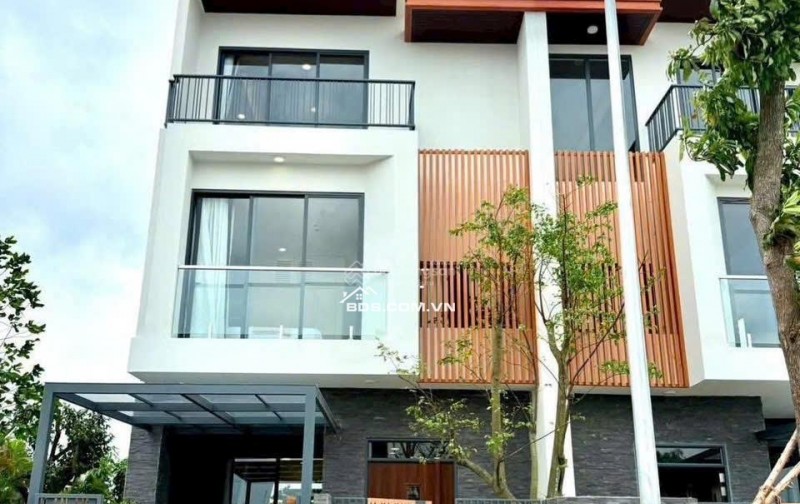 BÁN NHANH NHÀ PHỐ SÂN VƯỜN 90M2 CHỈ với giá hơn 4 tỉ