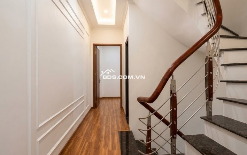 Nhà gần Võng Thị Tây Hồ ngõ gần phố – 1 phút hồ - lâu lâu mới có – 3 gác đỗ cửa - ở sướng